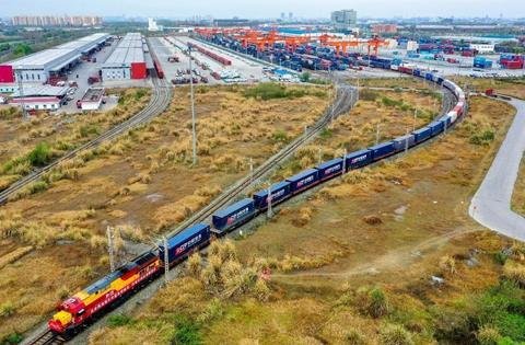 65272_cnchinaeuropechengdurailwayexpressfreighttraindepartschengduinternationalrailwayportfore...jpg