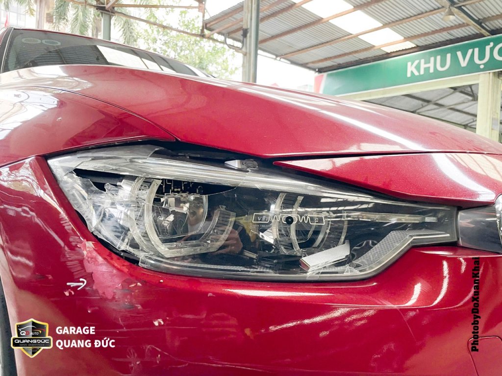 BMW320i 2015 ĐỎ - VỠ ĐÈN PHA PHỤ MÓP CẢN TRƯỚC BÊN PHỤ quangduc khaiphuchoi (3).jpg