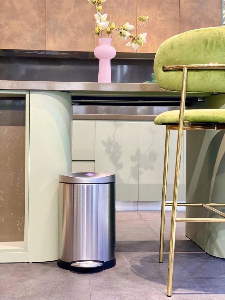 Thùng rác bán nguyệt 6L Simplehuman CW1834CB19.jpg