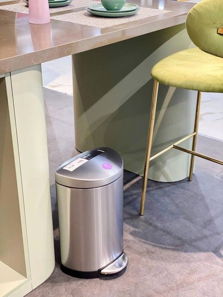 Thùng rác bán nguyệt 6L Simplehuman CW1834CB21.jpg