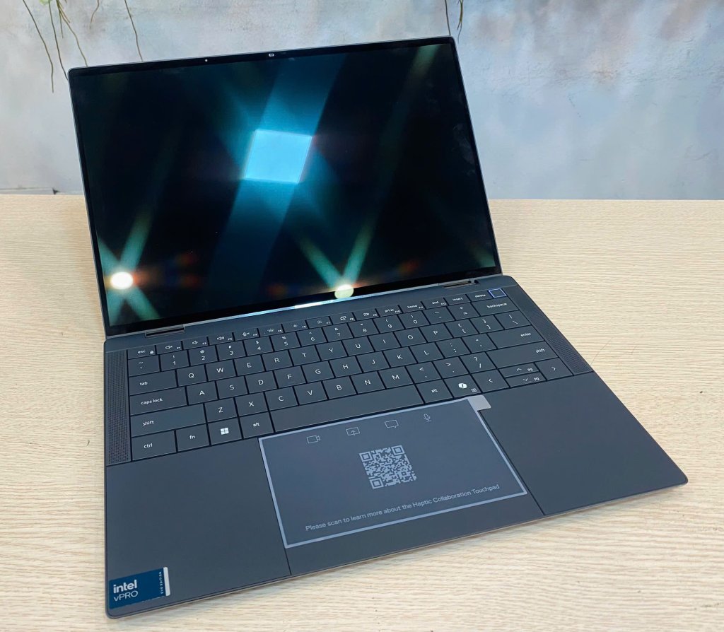 Dell Latitude 2 in 1 2024.jpg