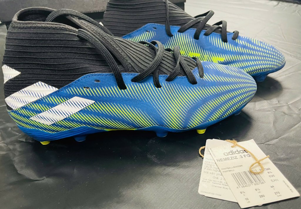 Giày đá bóng.jpg