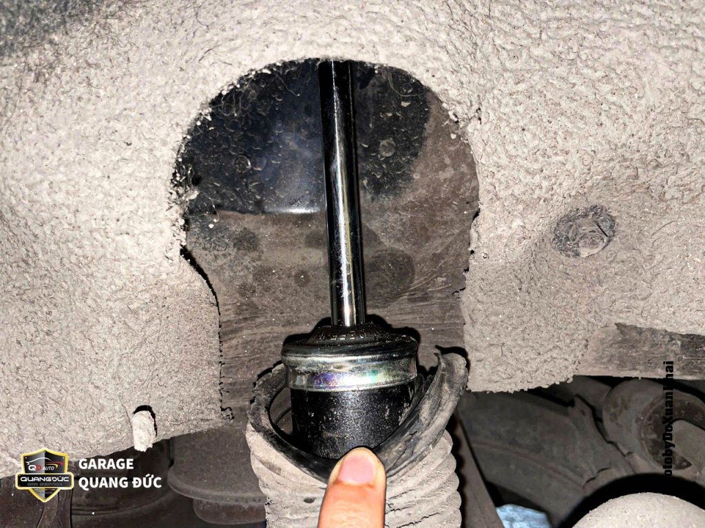 MERCEDES C300 - BẢO DƯỠNG ĐỊNH KỲ quangduc khaiphuchoi (2).jpg