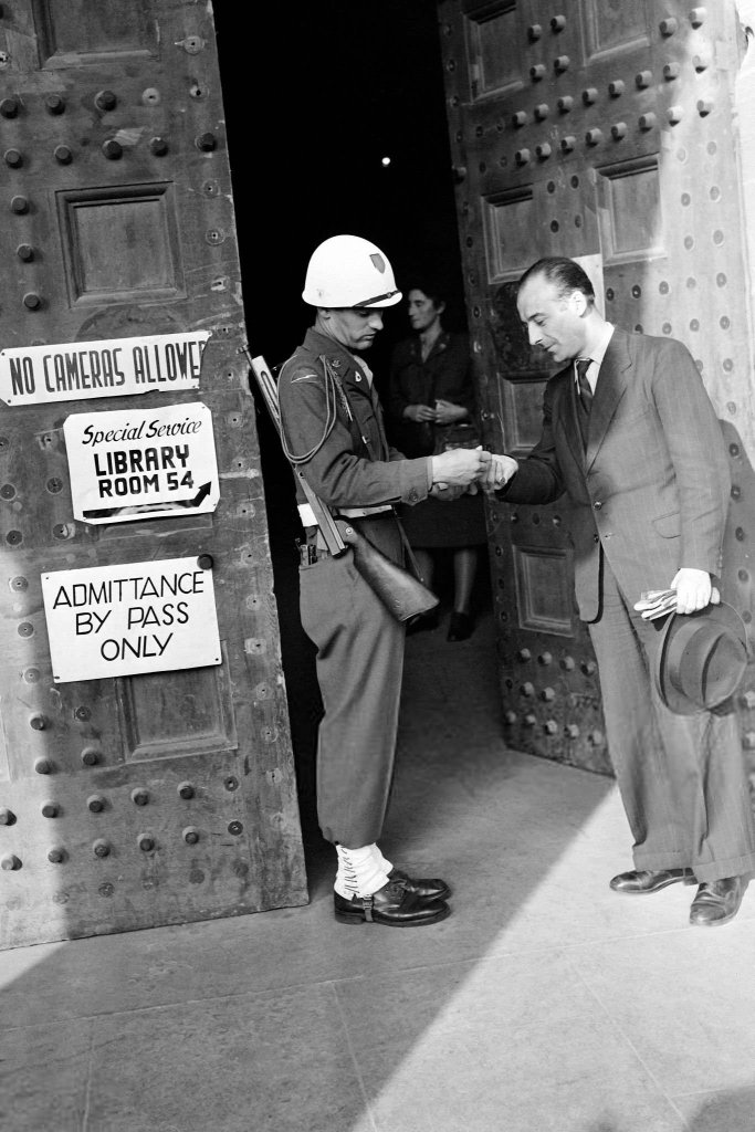 Nuremberg 1945_11_19 (5).jpg