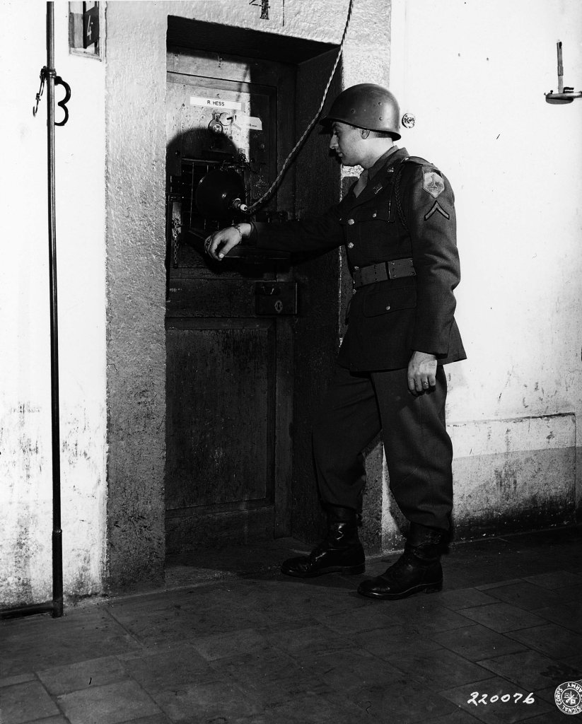 Nuremberg 1945_11 (15).jpg