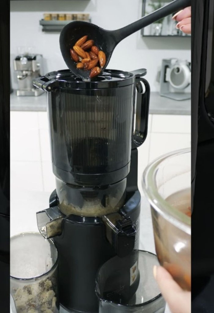 Máy ép chậm Caso Juice Fit Pro 35119.jpg