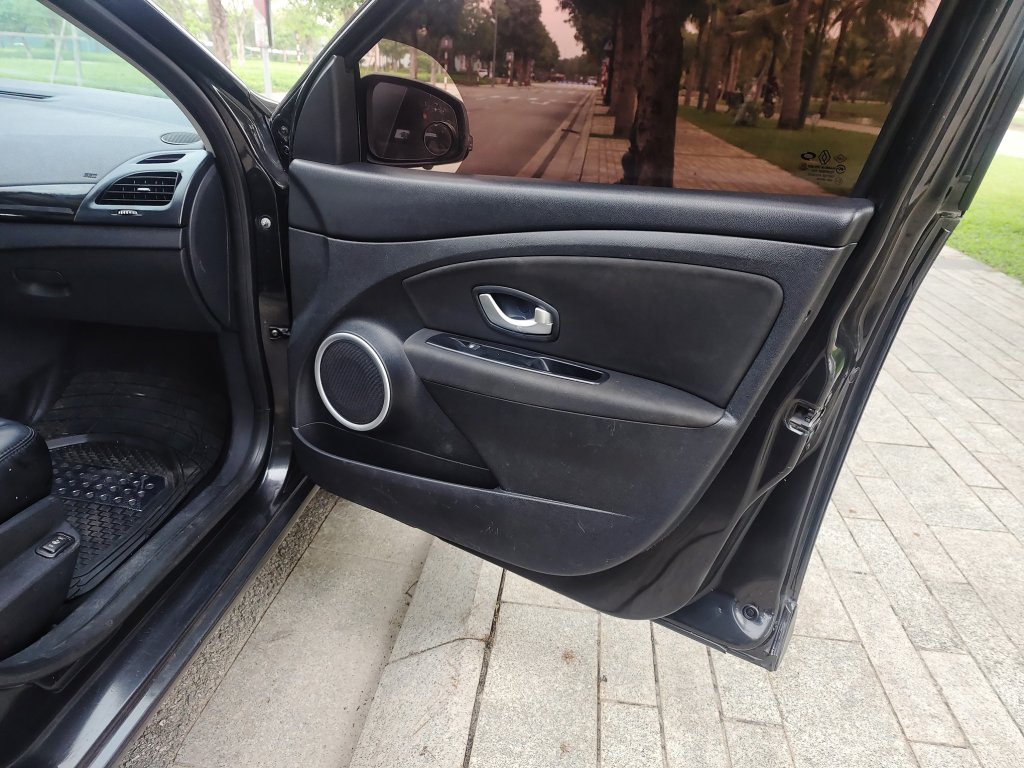 Samsung SM3 LE 2014 (11).jpg