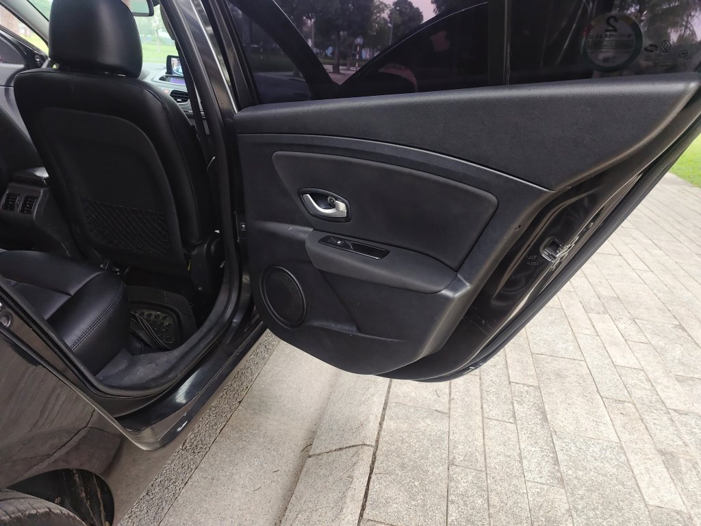 Samsung SM3 LE 2014 (12).jpg