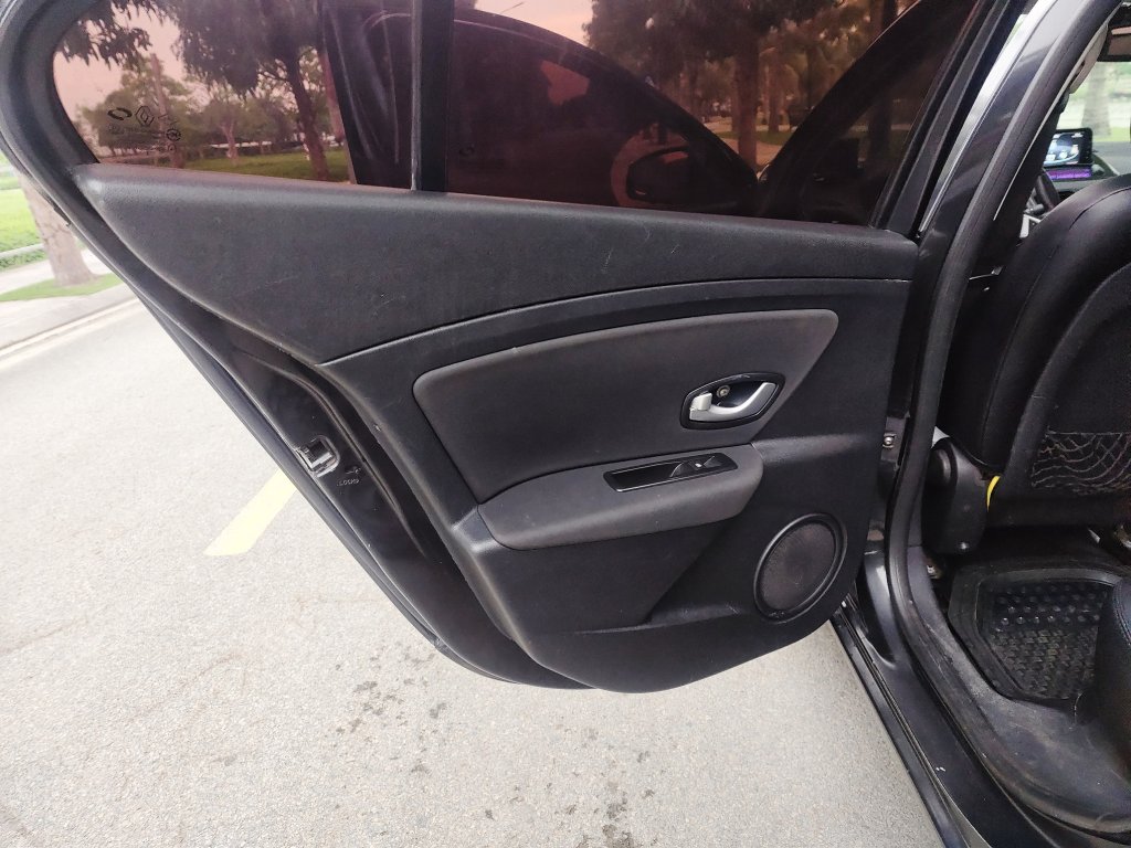 Samsung SM3 LE 2014 (13).jpg