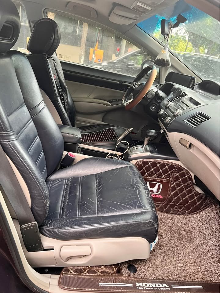 Car 13_Right side_Front seat.jpg