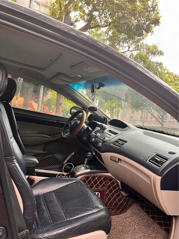 Car 13_2_Right side_Front seat.jpg