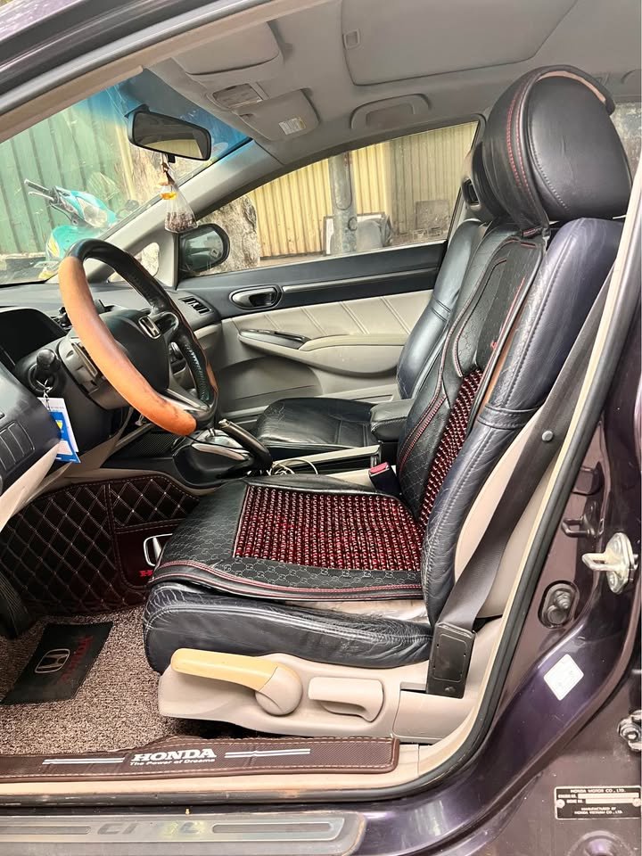 Car 12_Front seat_Better.jpg