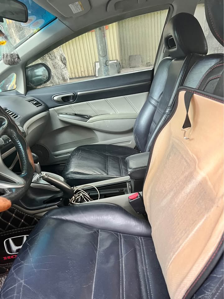 Car 12_Front seat_1.jpg