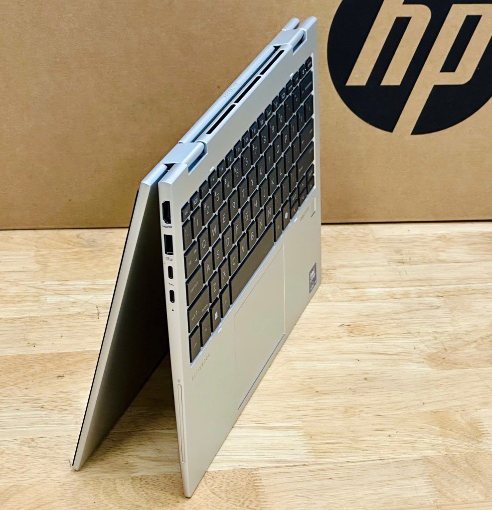 HP EliteBook 830 G10.jpg
