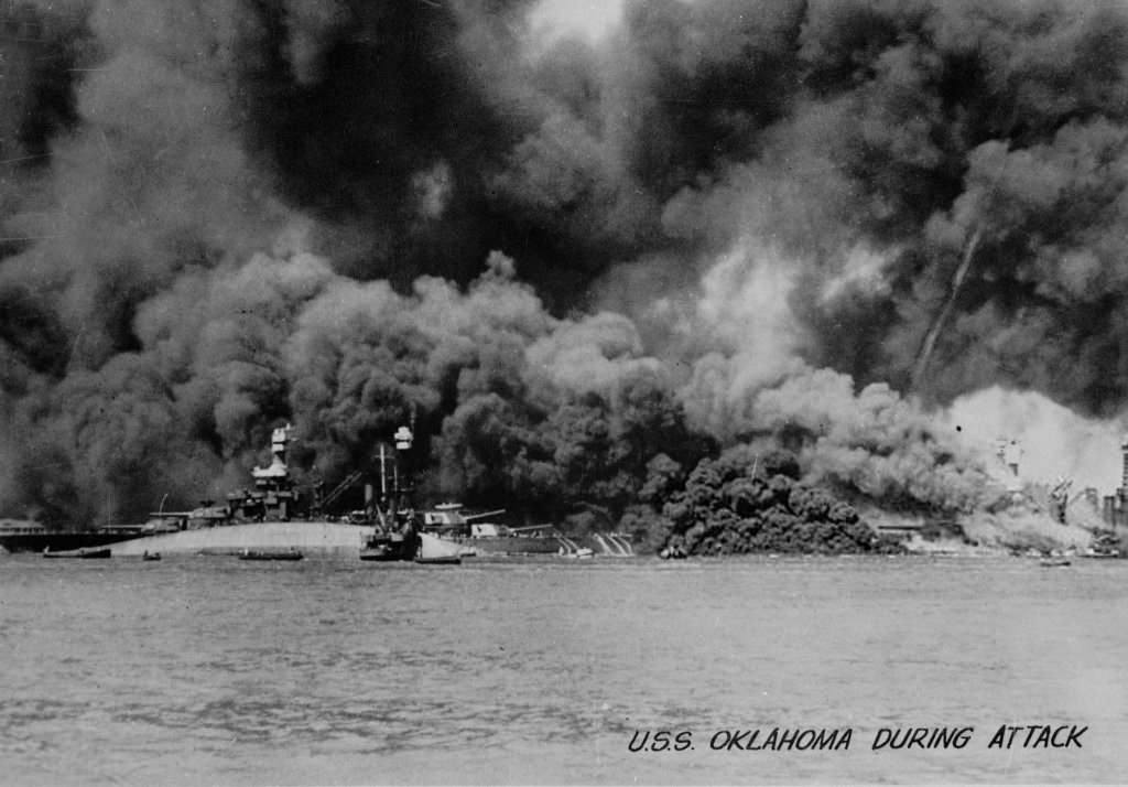 Trân Châu Cảng 1941_12_7 (420) Oklahoma.jpg