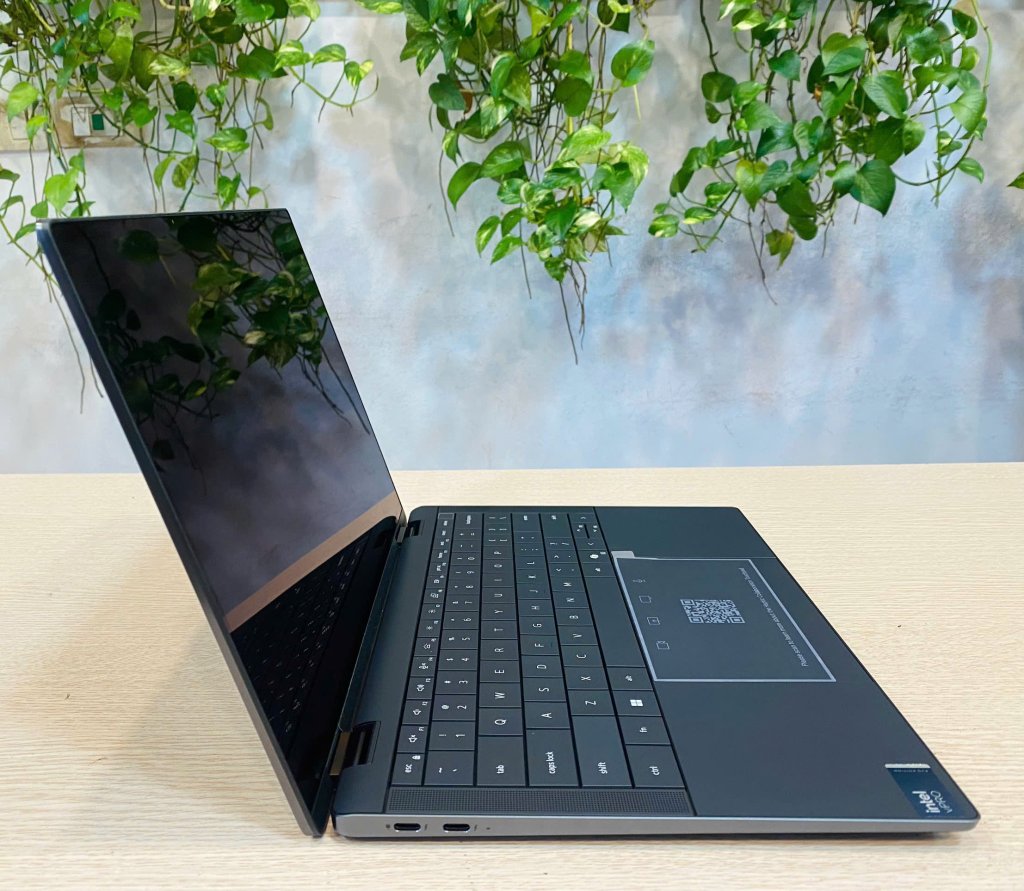 Latitude 9450 2-in-1 Camera.jpg