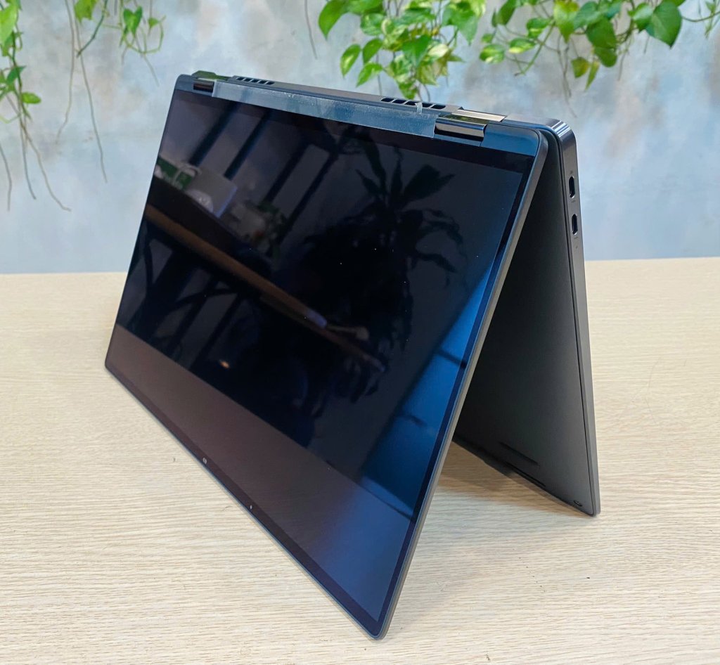 Latitude 9450 2-in-1 laptop.jpg