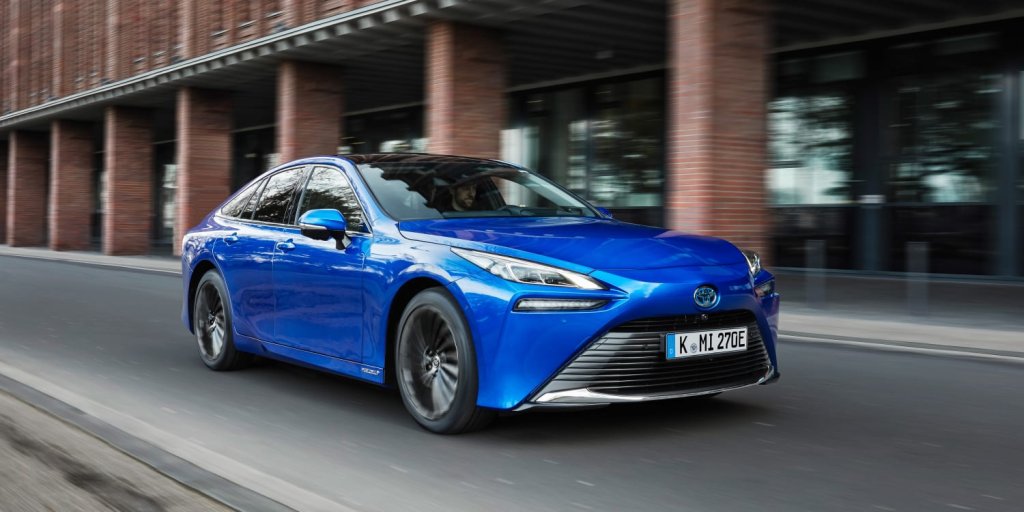 toyota-mirai-fahrend-blau-2110_kgjmni.jpeg