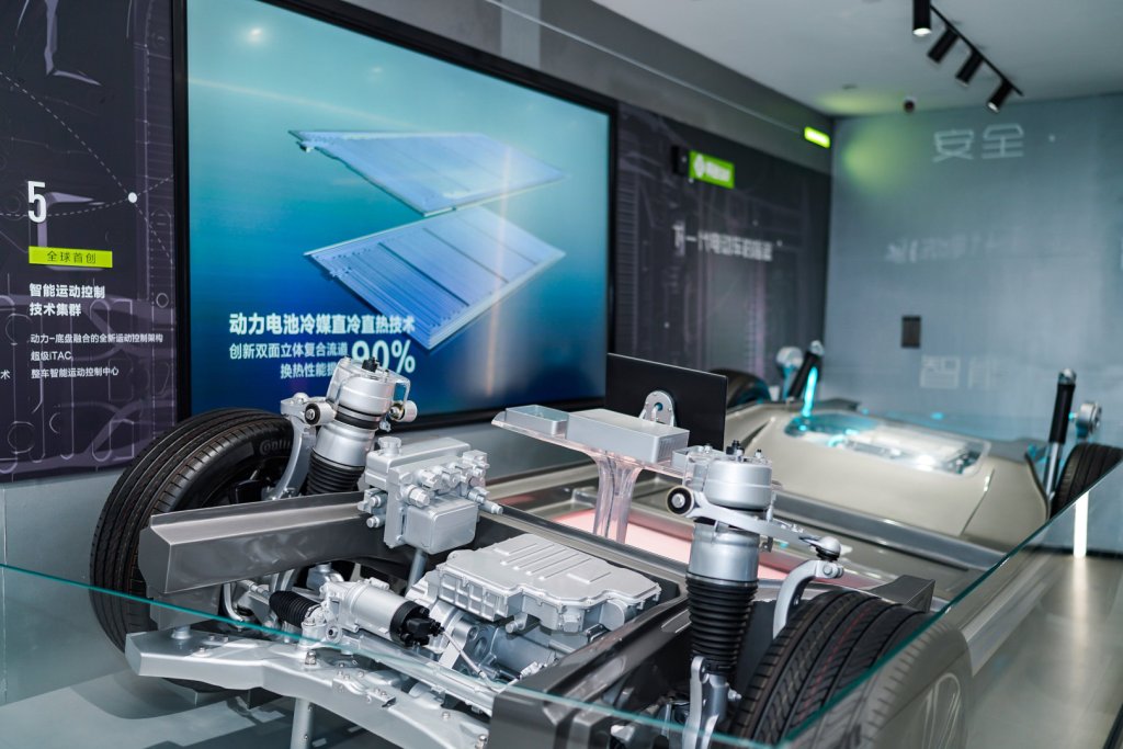 bydc8 A7402319-opq4204070774.jpg