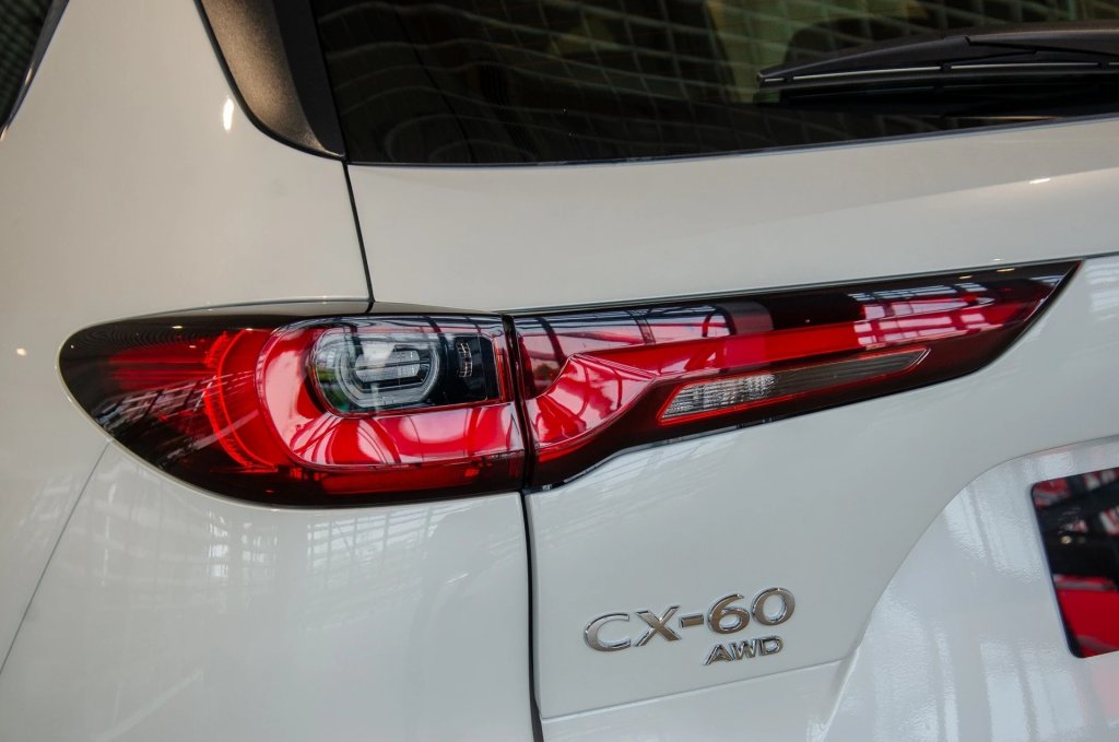 Mazda_CX_60_znews_02.jpg
