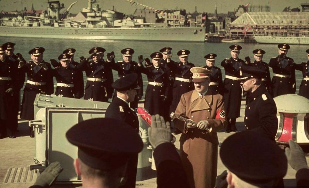 Hitler 1939_4 (1) Ngày Hải quân.jpg