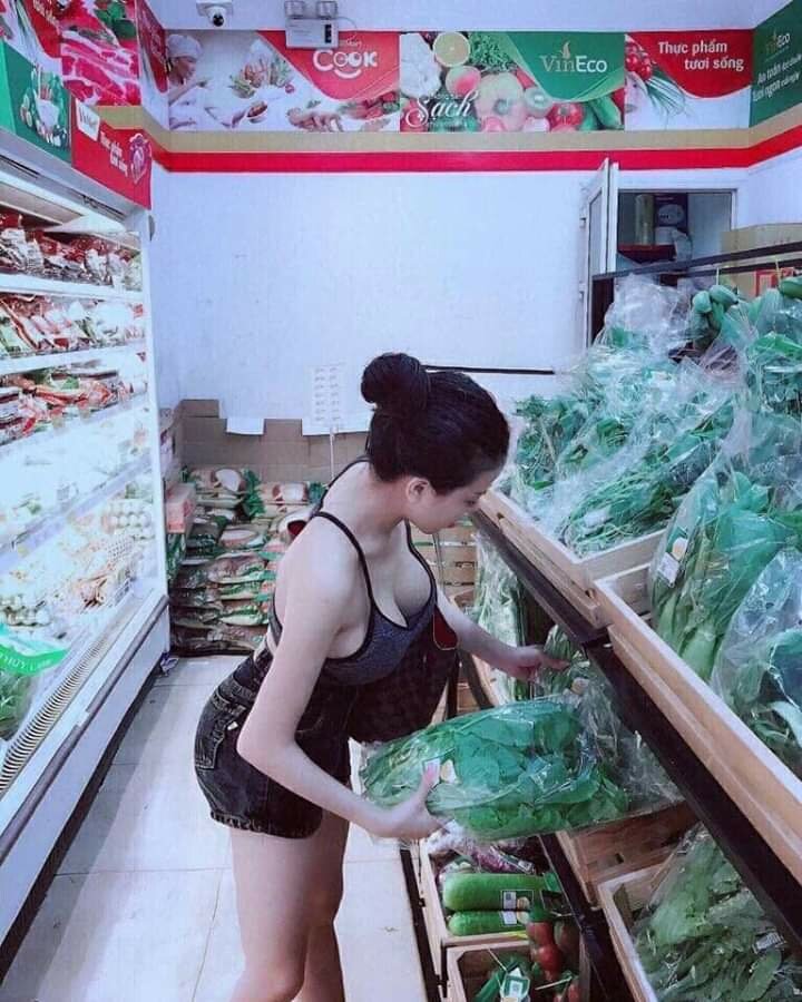 H.G đi siêu thị.jpg