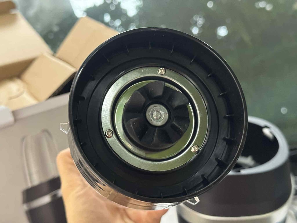 Máy xay sinh tố cá nhân mang đi 700ml 900W Duo Turbo Blender LocknLock EJM442BLK2.jpg