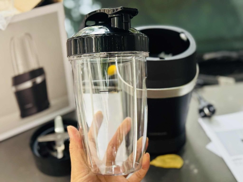 Máy xay sinh tố cá nhân mang đi 700ml 900W Duo Turbo Blender LocknLock EJM442BLK4.jpg