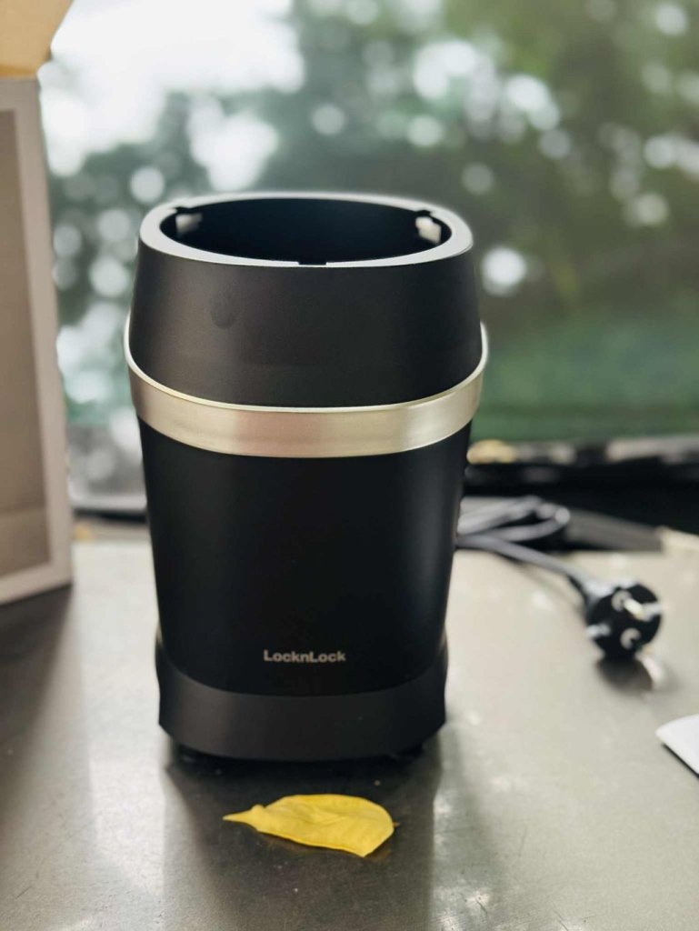 Máy xay sinh tố cá nhân mang đi 700ml 900W Duo Turbo Blender LocknLock EJM442BLK6.jpg