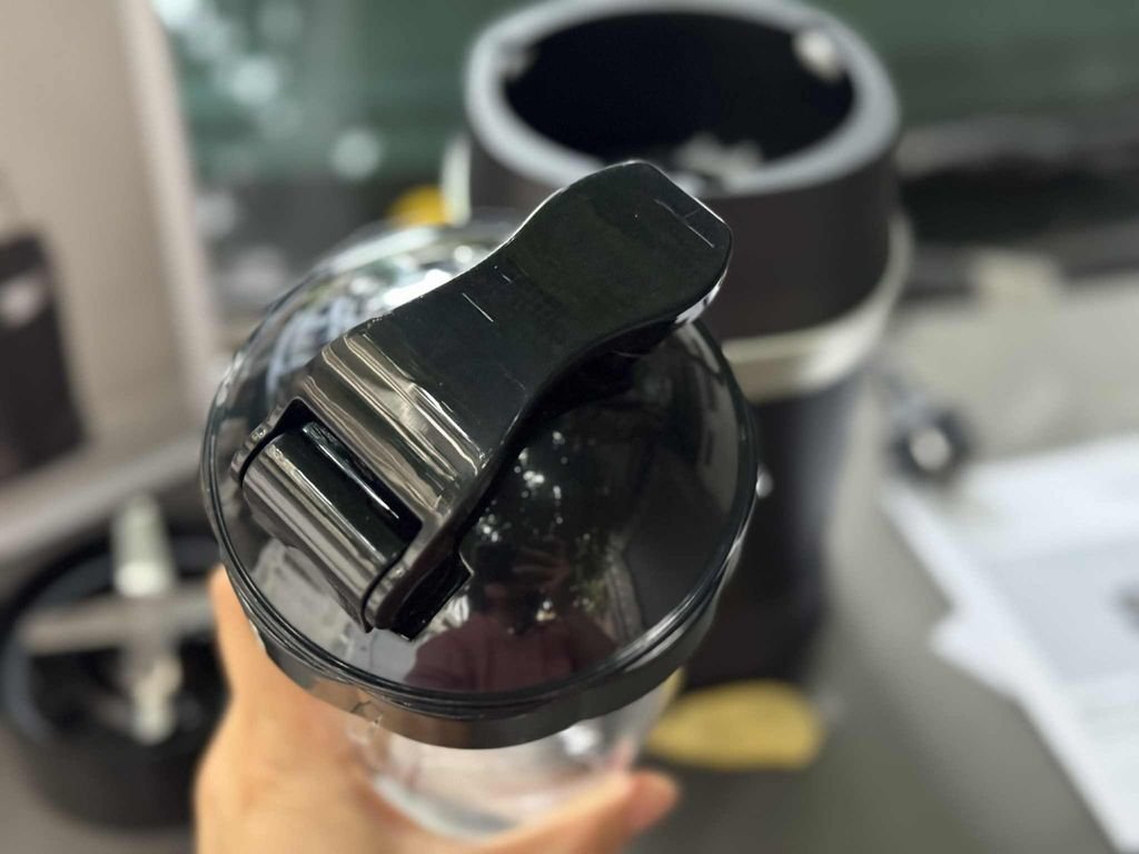 Máy xay sinh tố cá nhân mang đi 700ml 900W Duo Turbo Blender LocknLock EJM442BLK12.jpg