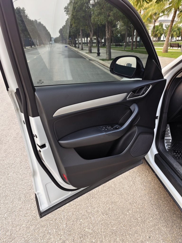 Audi Q3 2012 (11).jpg