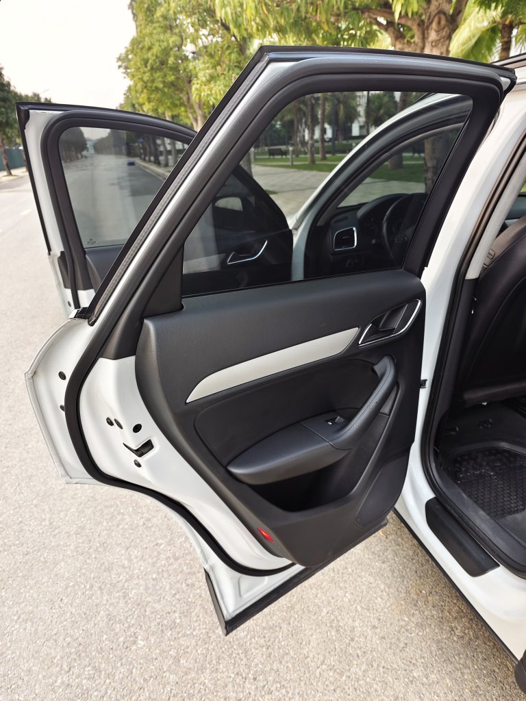 Audi Q3 2012 (14).jpg