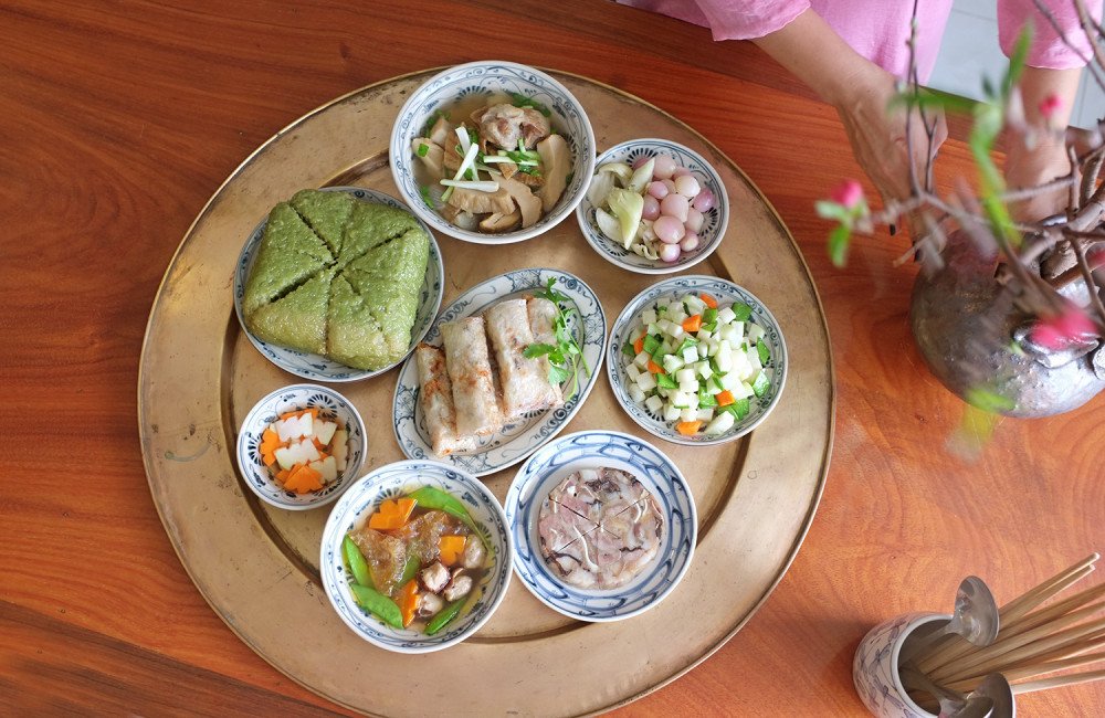 Mâm cơm ngày Tết.jpg