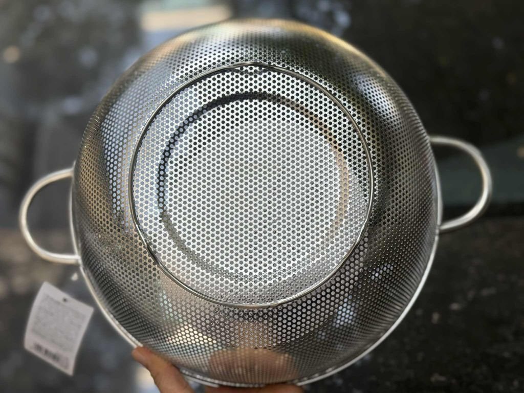 Rổ inox 28cm Punching Hole Basket có tay cầm LocknLock MIXB12825.jpeg