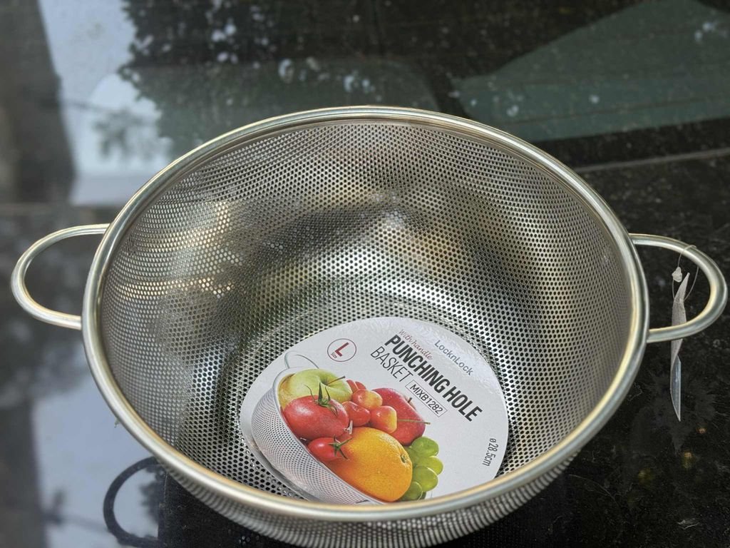 Rổ inox 28cm Punching Hole Basket có tay cầm LocknLock MIXB12826.jpeg