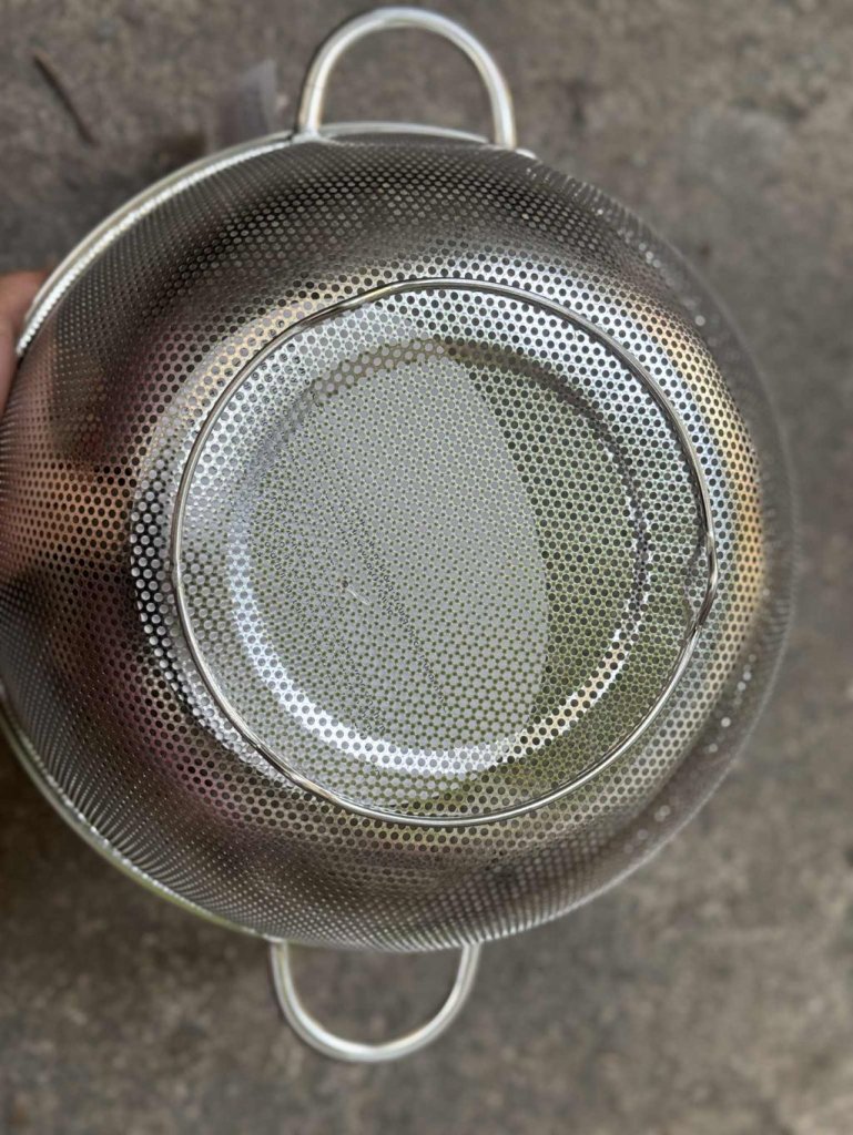 Rổ inox 28cm Punching Hole Basket có tay cầm LocknLock MIXB12823.jpeg