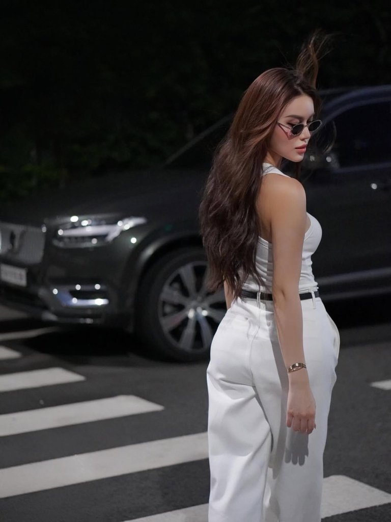 Sài Gòn một chiều mưa tháng 10 🌧️ #ootdfashion (3).jpg