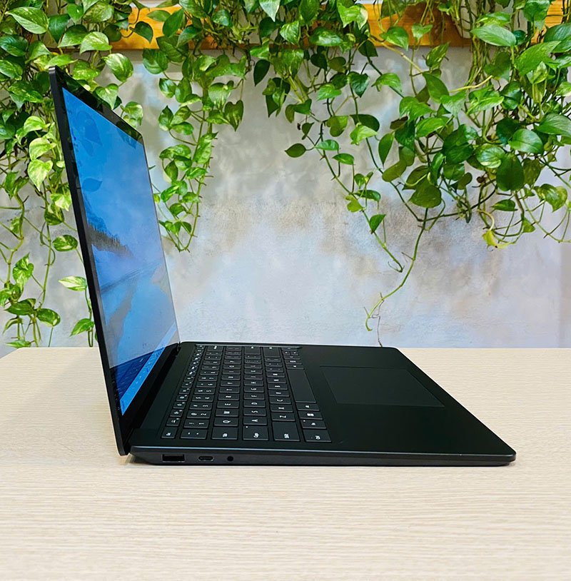 Surface Laptop 2 cũ.jpg