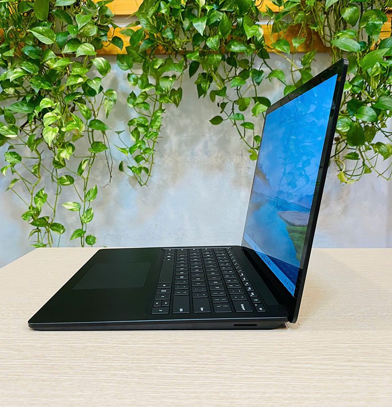 Surface Laptop 2 i7.jpg