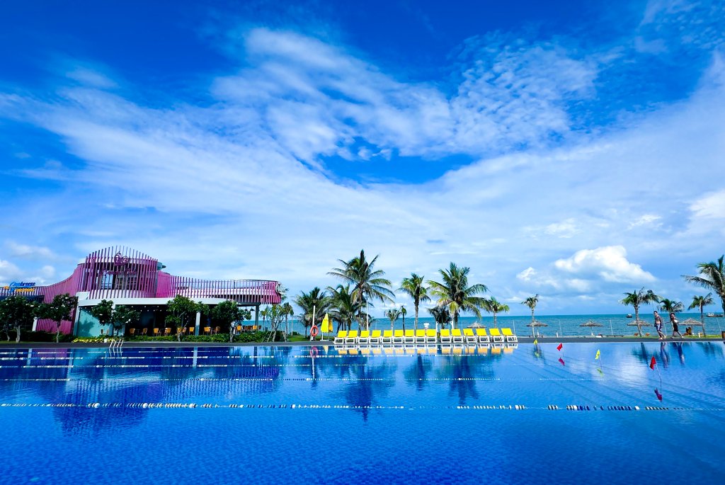 ho-boi-vo-cuc-tai-oceanami-resort.jpg