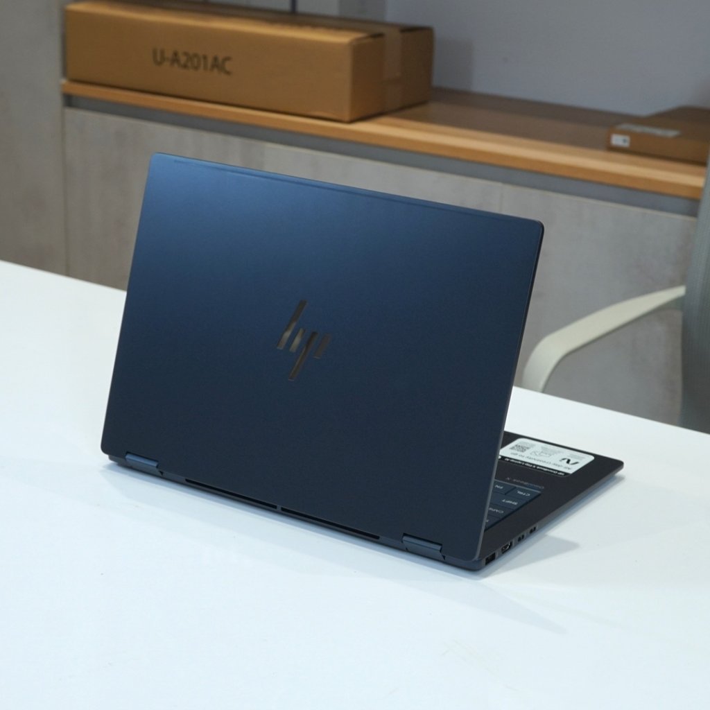 HP OMNIBOOK X 2.JPG