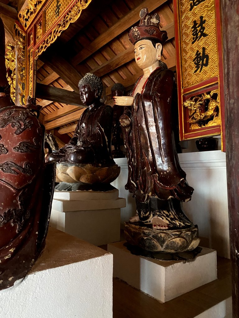 TƯỢNG ĐẤT CHUÀ THẤP HẠ BẰNG (4).JPG