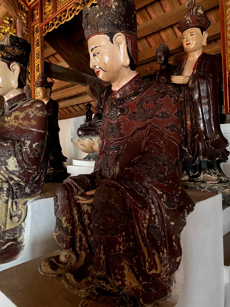 TƯỢNG ĐẤT CHUÀ THẤP HẠ BẰNG (5).JPG