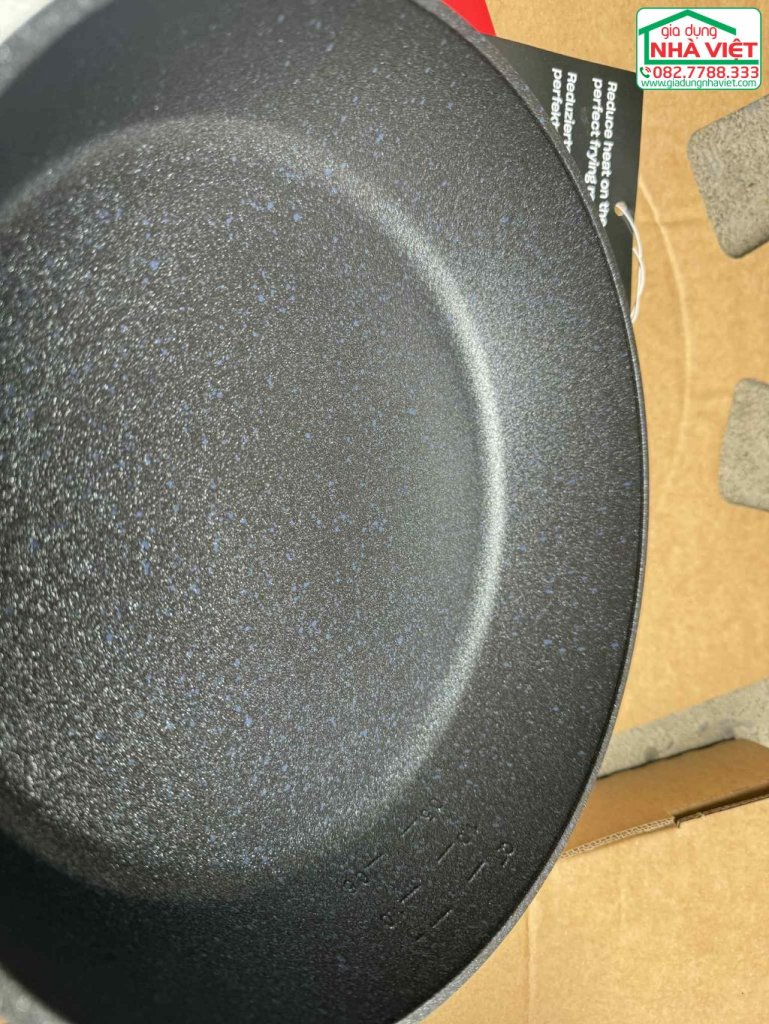 Bộ 2 chảo rán chống dính 24 và 28cm Adamant® Comfort Fissler 159-105-02-101-0 - Made ...jpeg