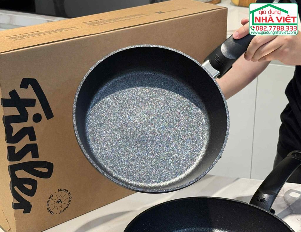 Bộ 2 chảo rán chống dính 24 và 28cm Adamant® Comfort Fissler 159-105-02-101-0 - Made ...jpeg