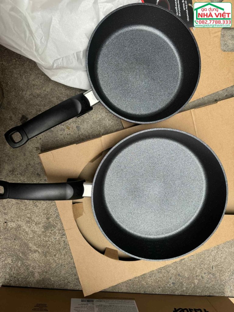 Bộ 2 chảo rán chống dính 24 và 28cm Adamant® Comfort Fissler 159-105-02-101-0 - Made ...jpeg