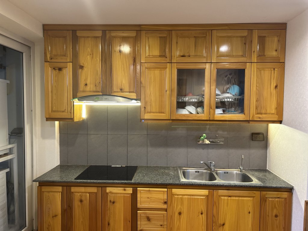 tủ gỗ và sàn gỗ.jpeg