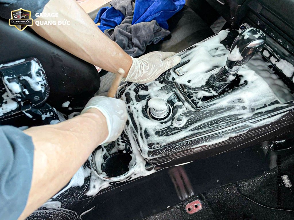MAZDA CX8 ĐỎ - VỆ SINH NỘI THẤT quangducauto khaiphuchoi (8).jpg