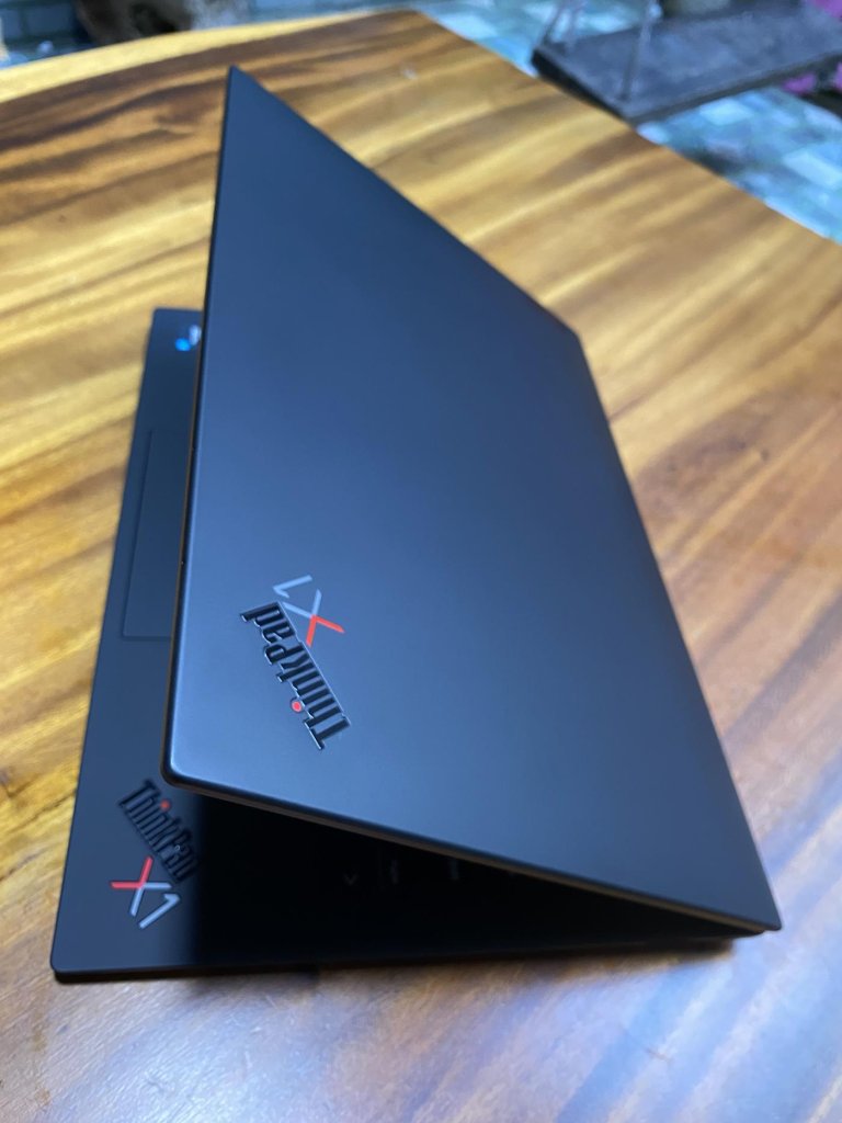 Thinkpad-X1-carbon-Gen-9-Core-i7-1.jpg