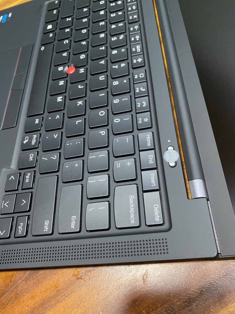 Thinkpad-X1-carbon-Gen-9-Core-i7-4.jpg